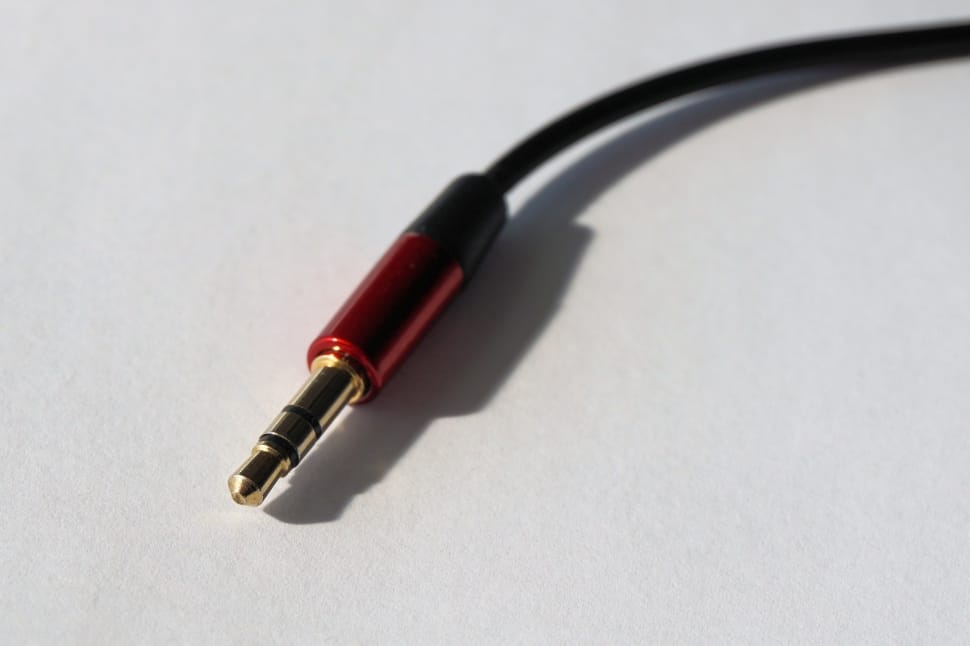 red and black audio cable preview