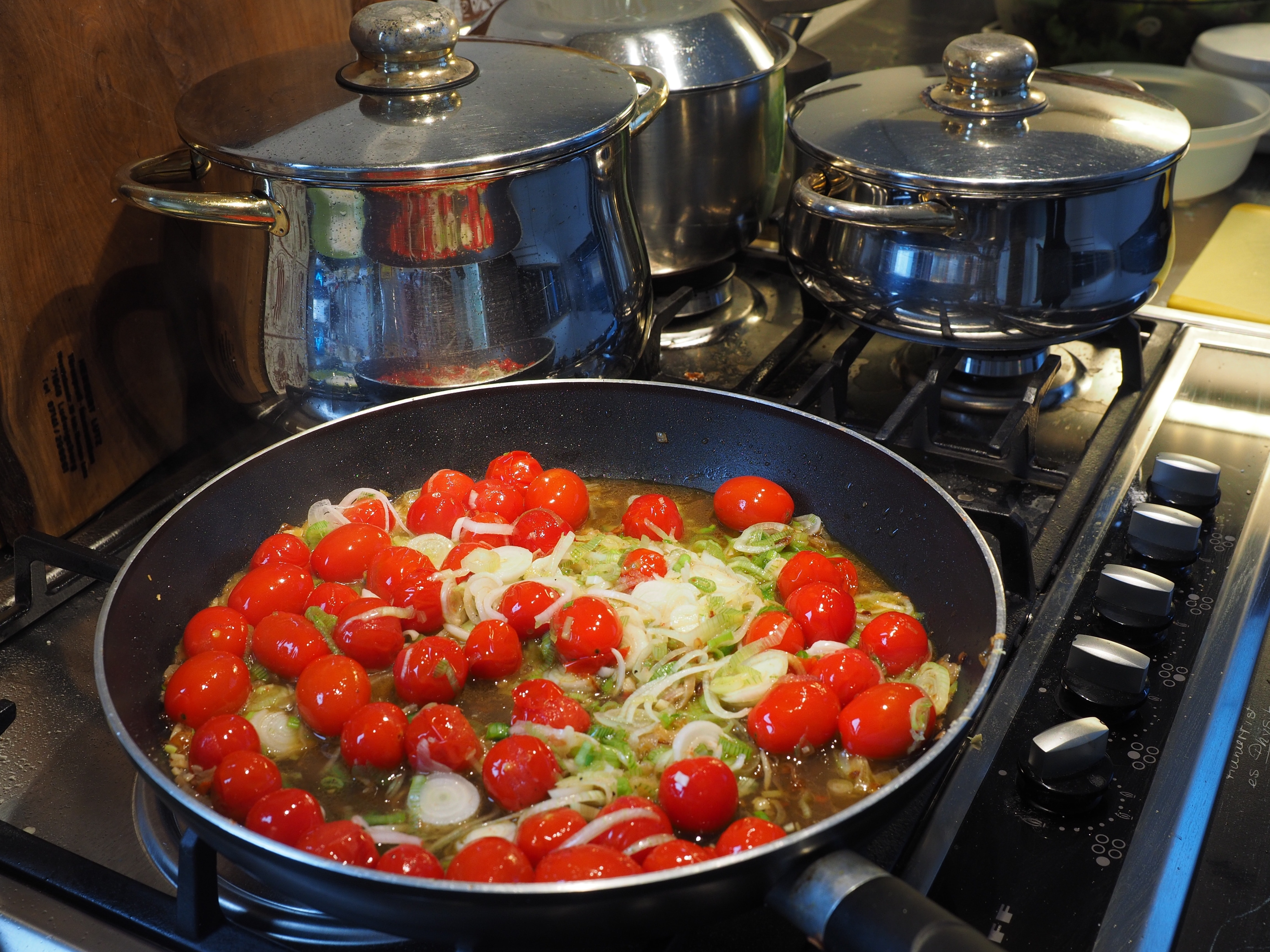 Tomatoes, Vegetable Pan, Leek, food and drink, no people