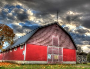red and brown barn house thumbnail