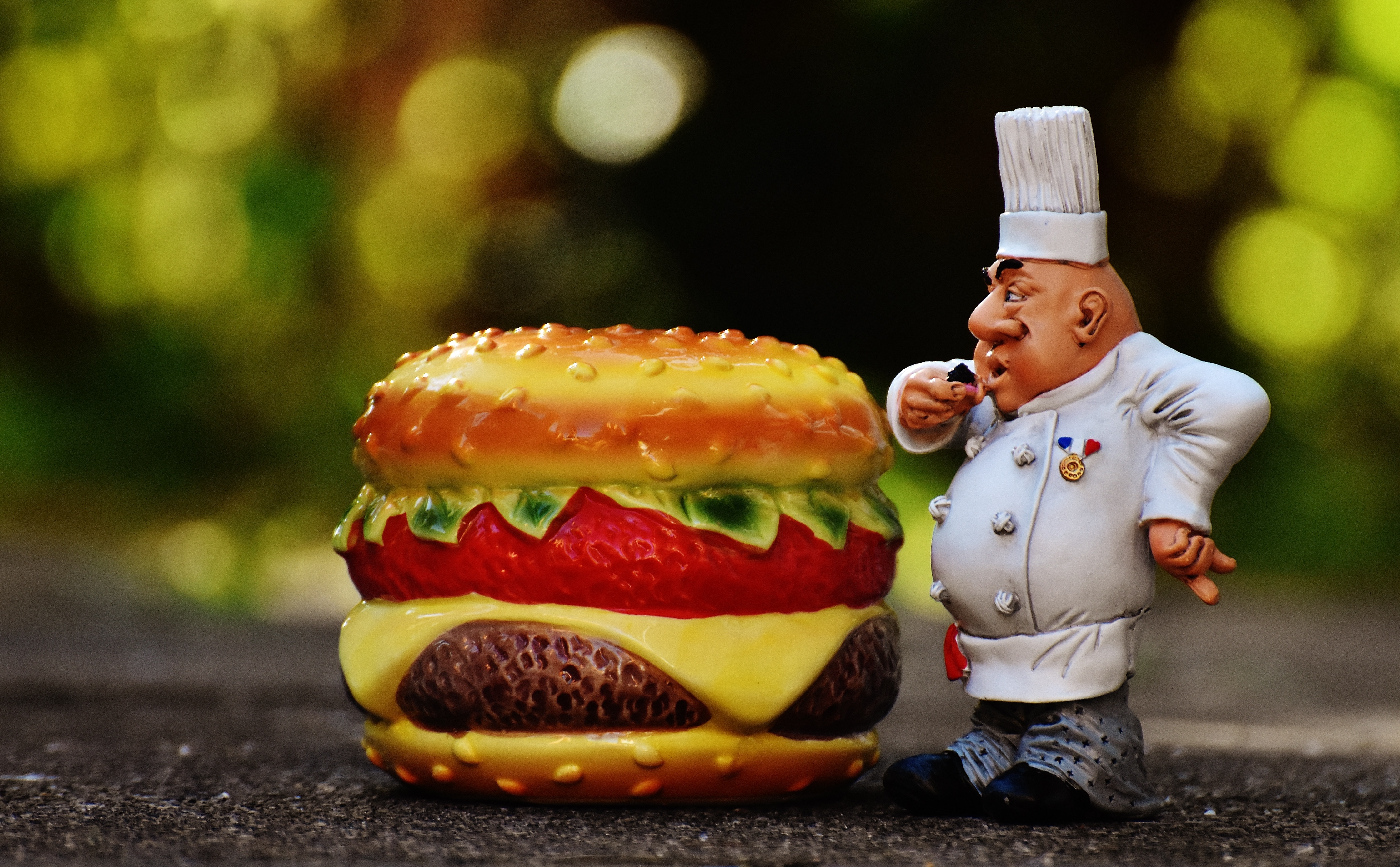 hamburger plastic toy with chef