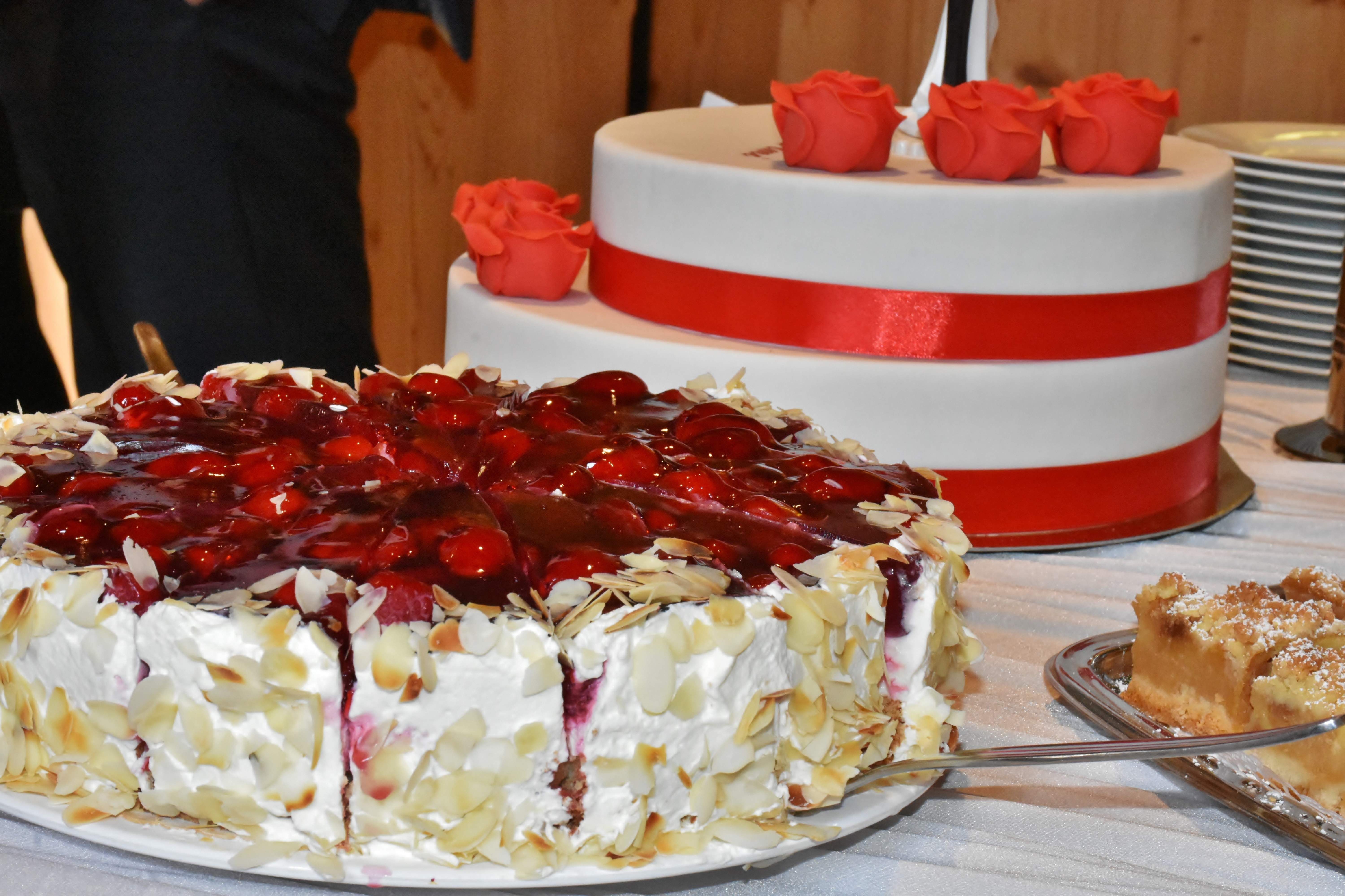 white and red single layer cake