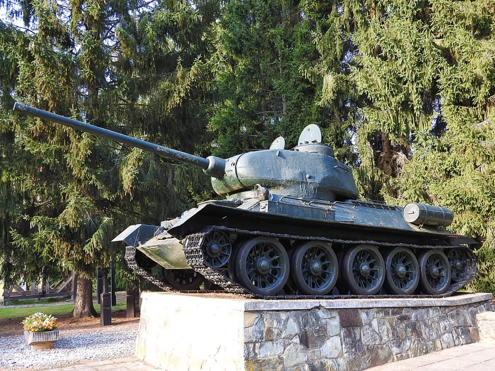 War Memorial, Panzer, Hungary, T-34, day, tree preview