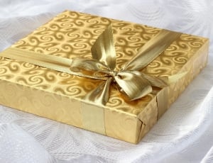 beige ribbon gift box thumbnail