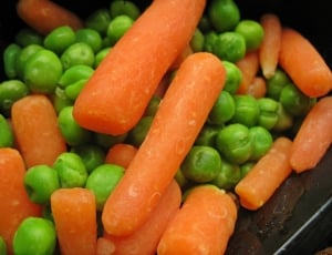 carrots and green peas thumbnail