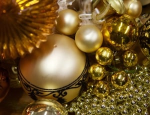 christmas bauball ornament thumbnail