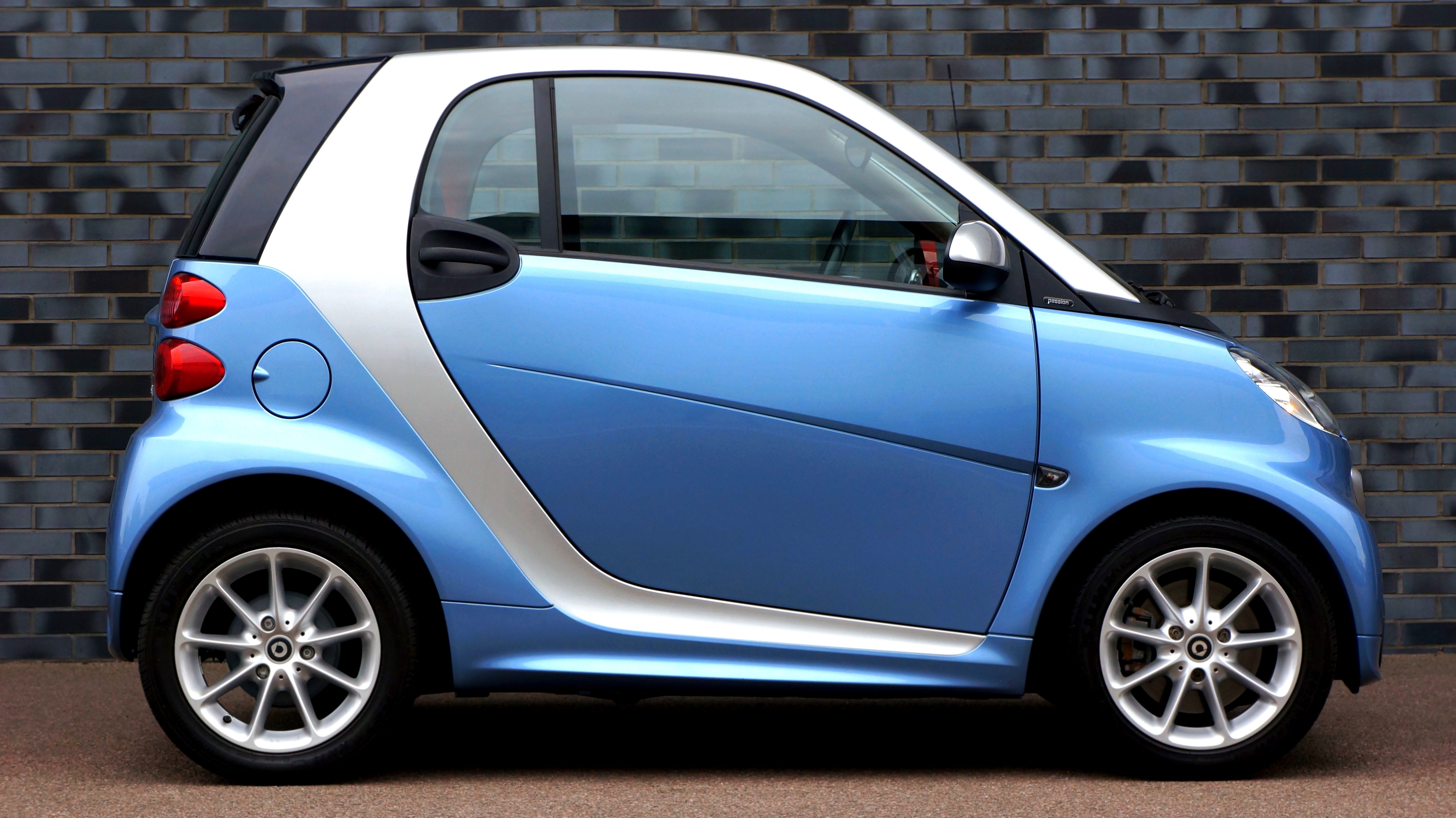 blue and grey smart fortwo