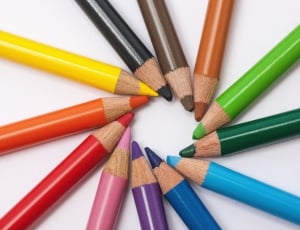 12 assorted coloring pencils thumbnail