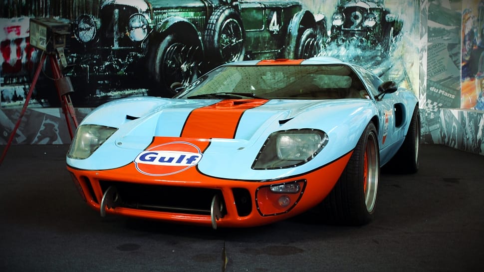 white and orange gulf ford gt preview
