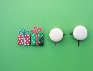 2 white round ornaments thumbnail