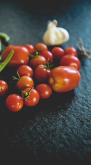 orange tomatoes, garlic and green bean thumbnail