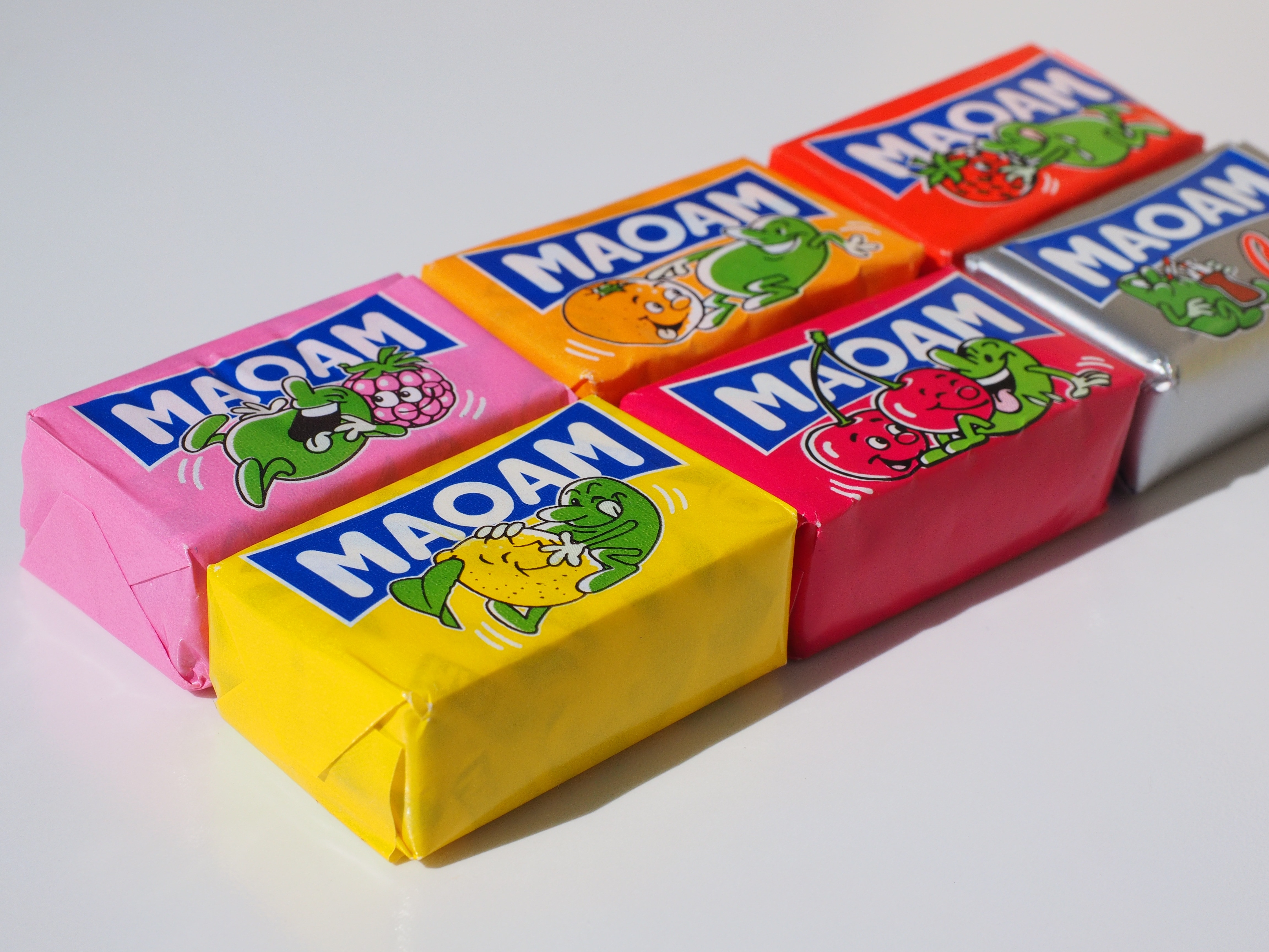 6 piece of maoam candies