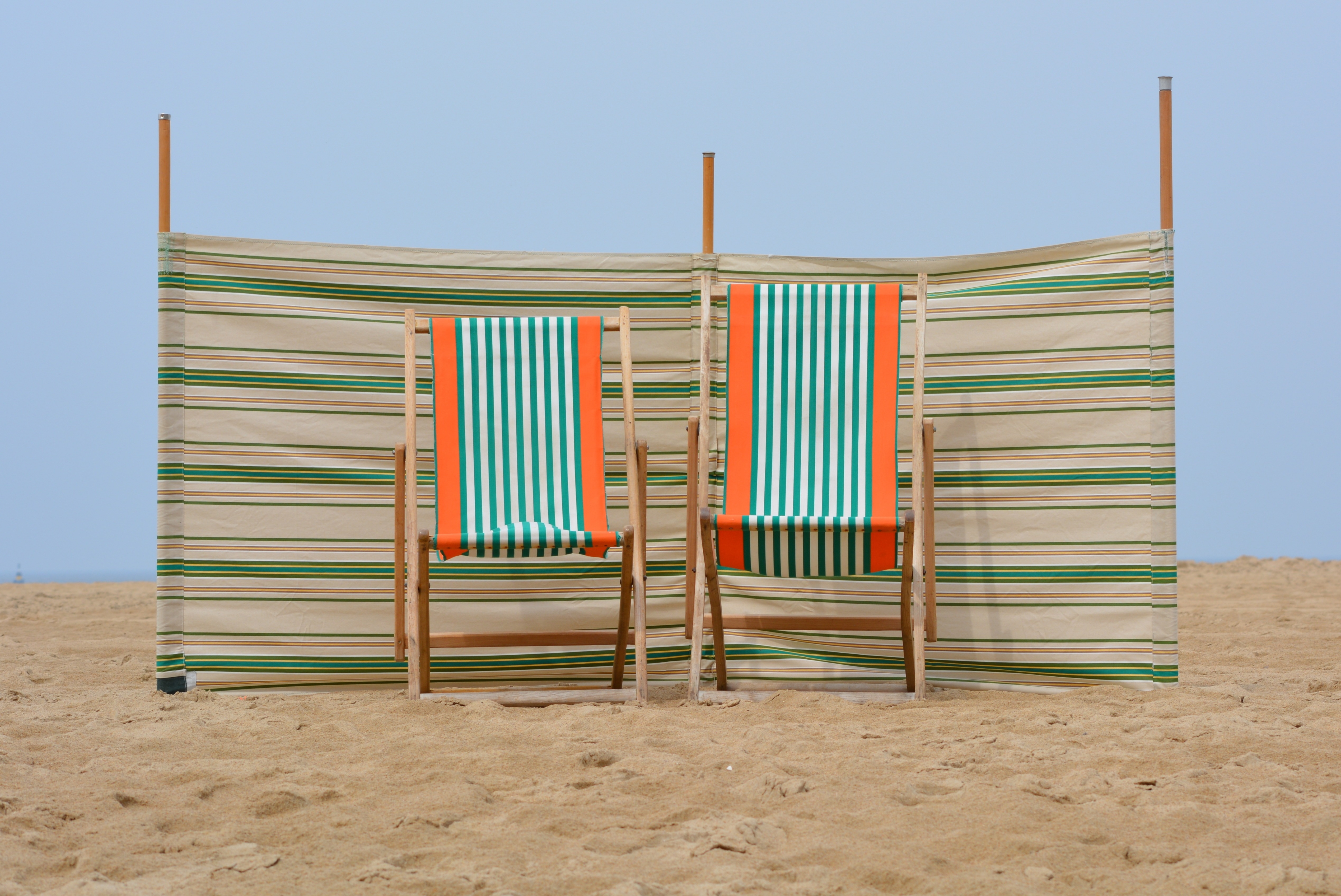 2 green and orange deck chairs