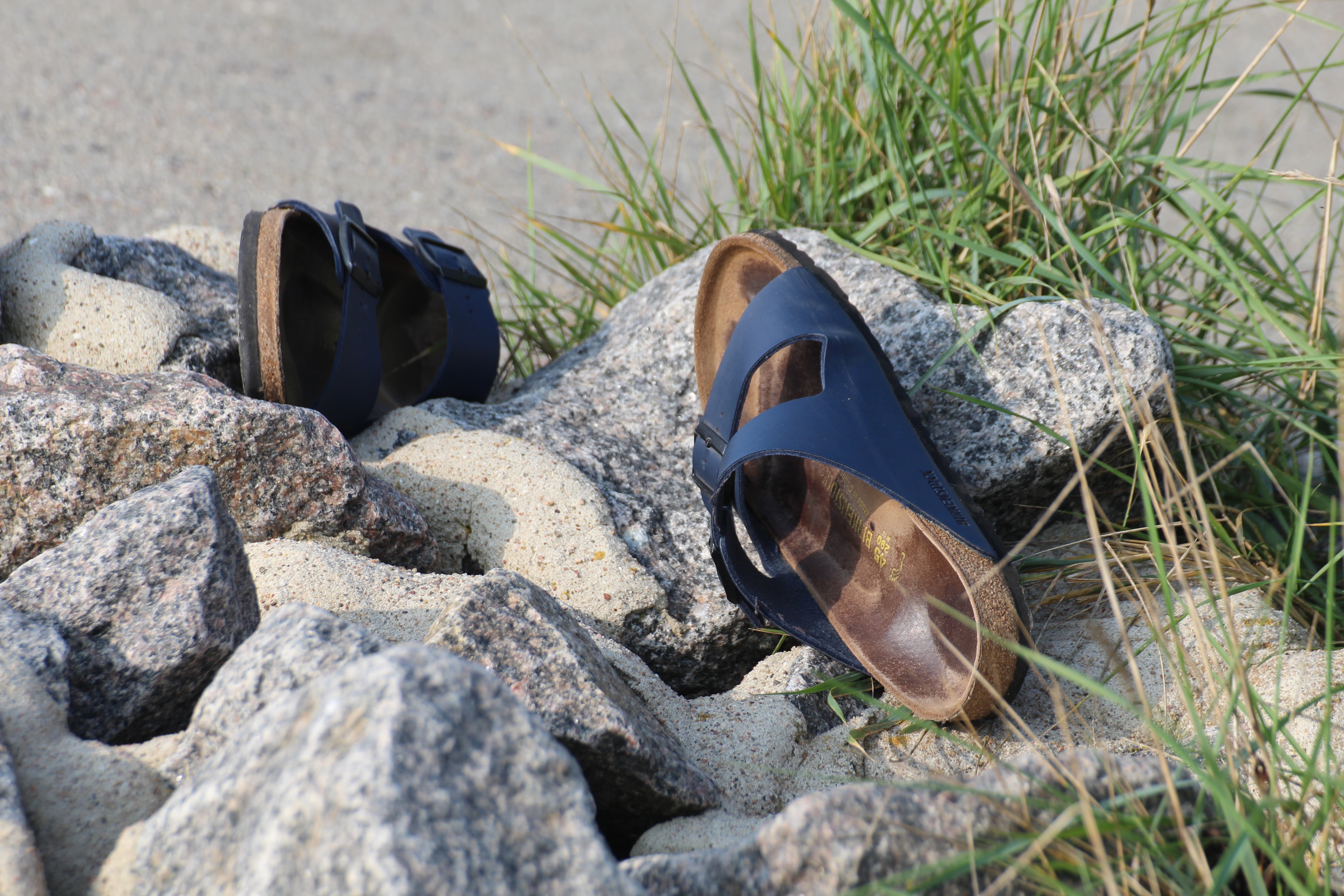 black and brown slide on sandals