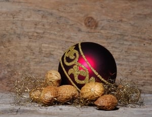 maroon and gold bauble thumbnail