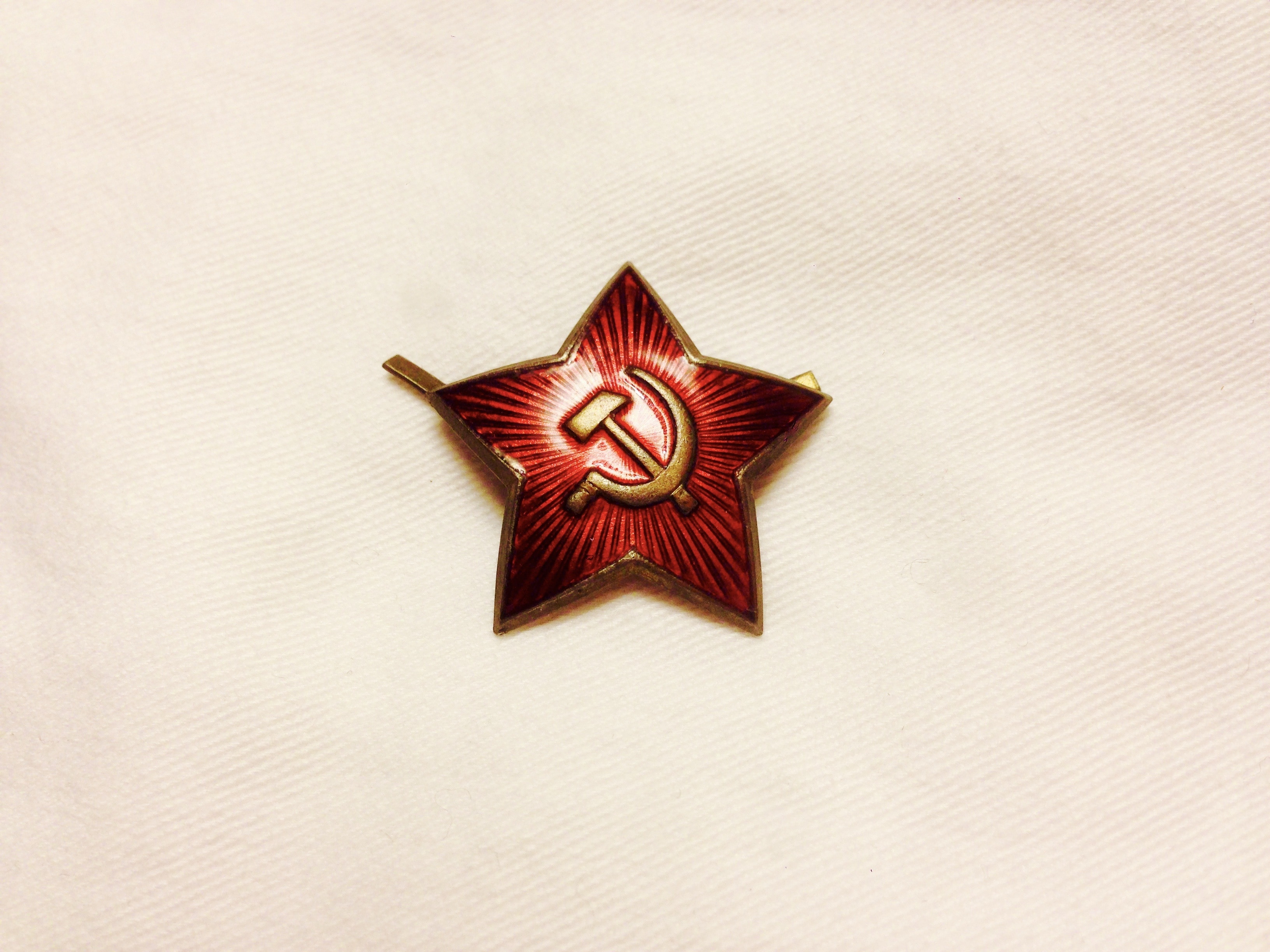 red and brown star badge
