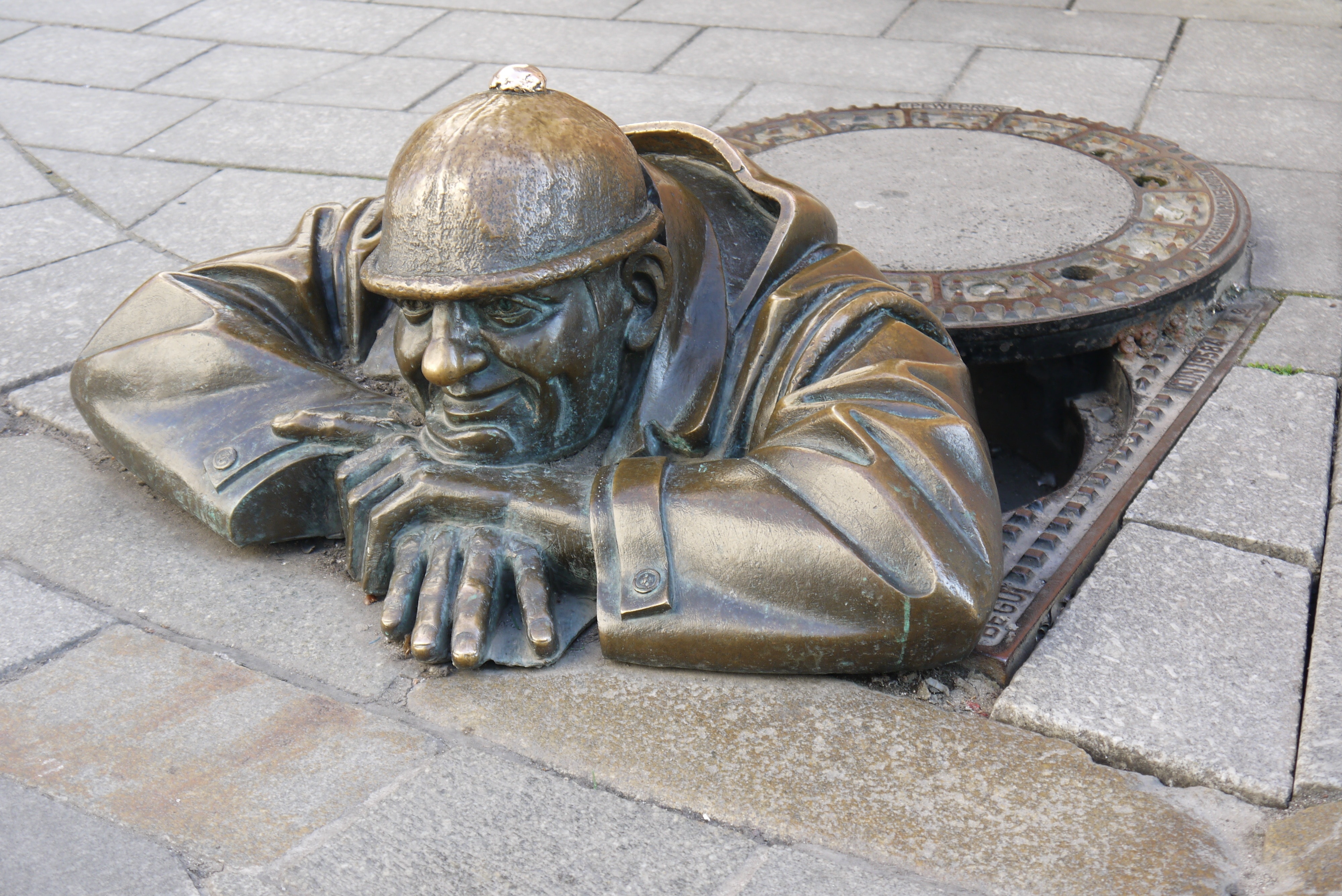 man in a hole statue