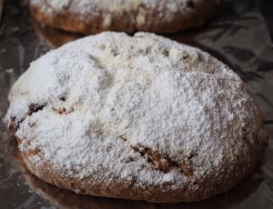 baked bread with powder sprinkles thumbnail