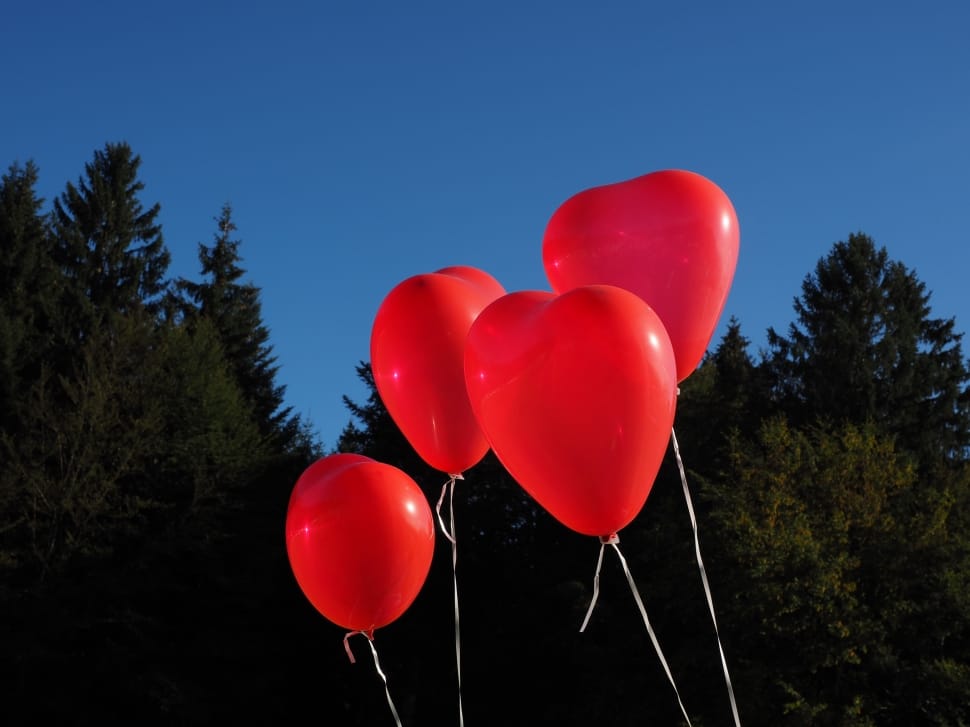 4 red hear shape balloons preview