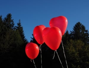 4 red hear shape balloons thumbnail