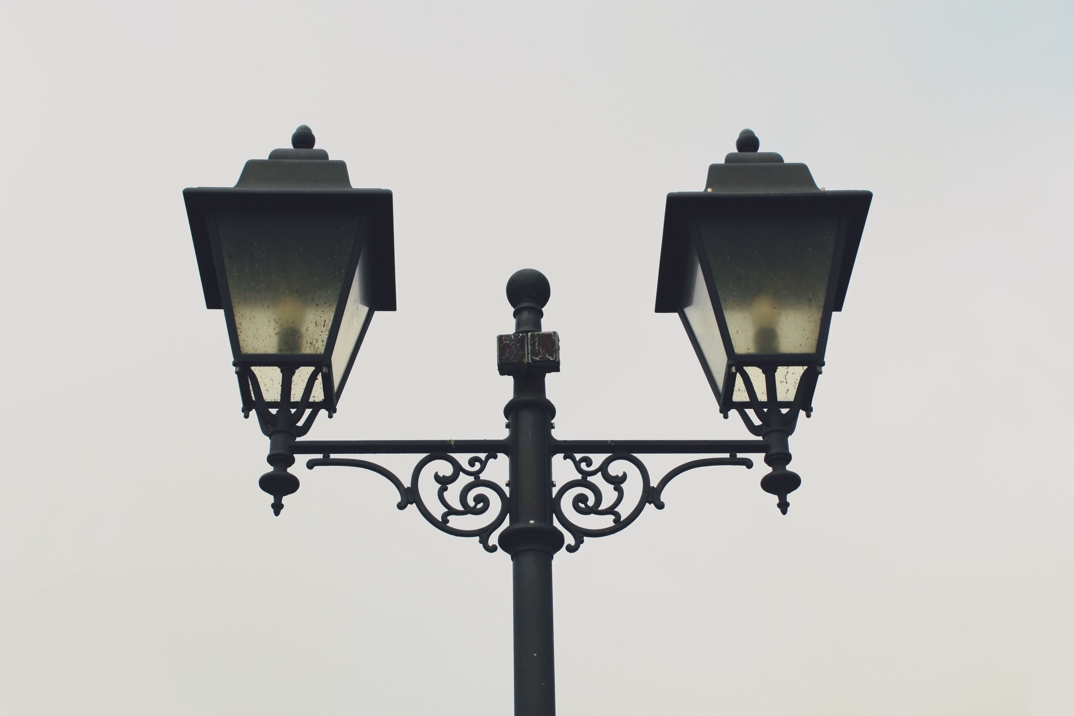 black street post lamp