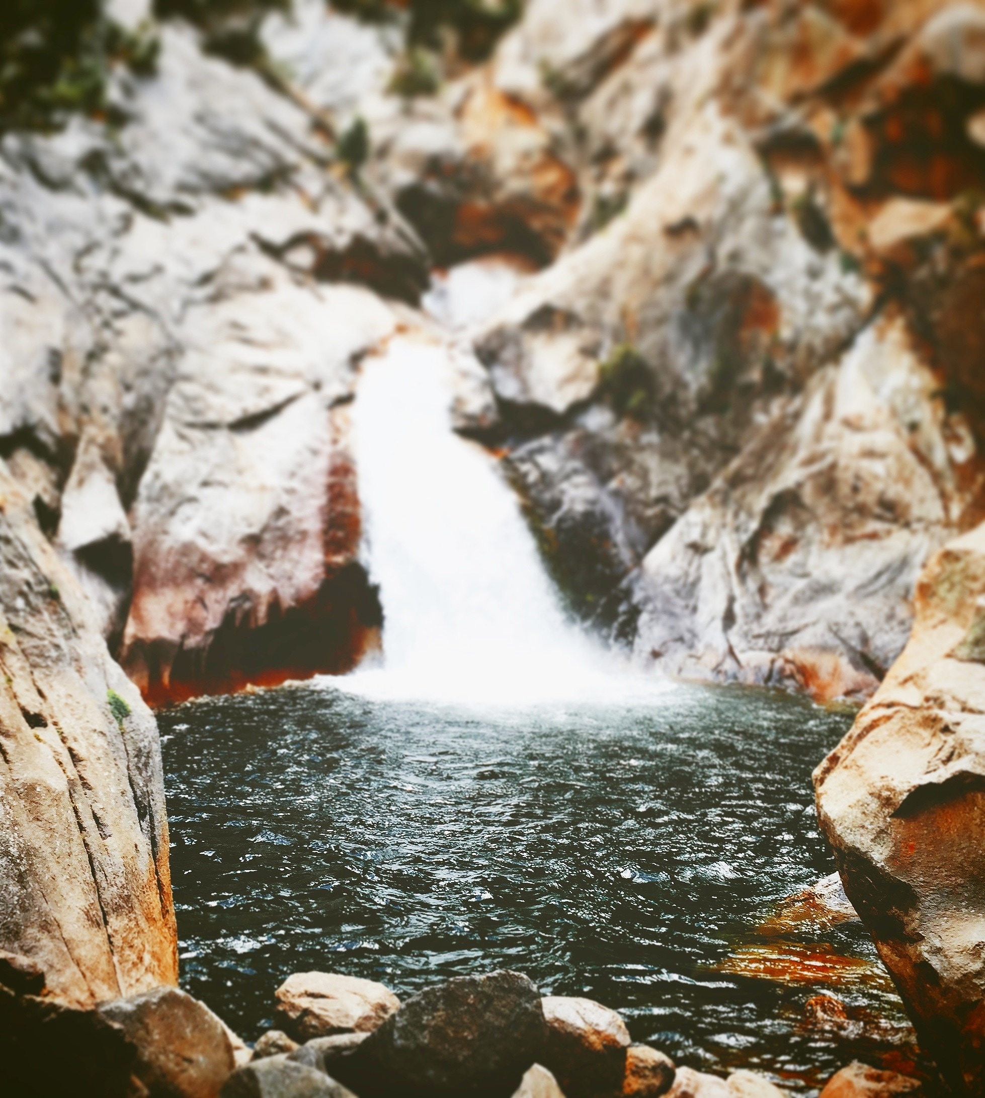 waterfalls and brown rocks