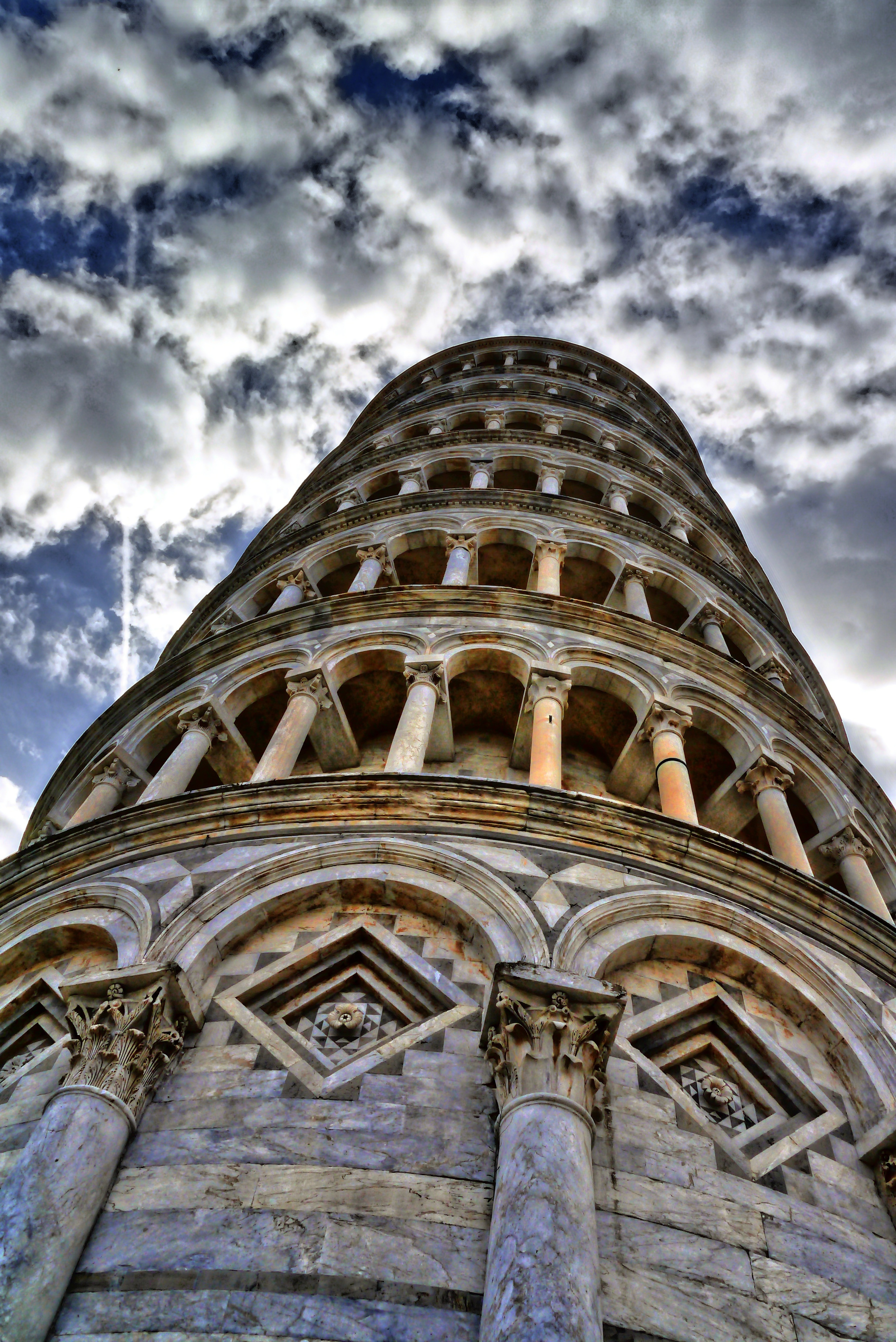 loangle leaning tower of pisa
