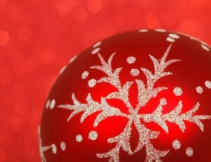 red bauble thumbnail
