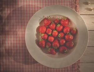red strawberries fruit thumbnail
