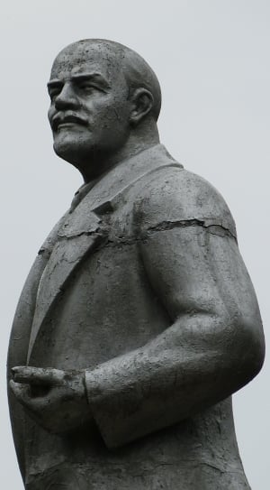 standing man's statue thumbnail