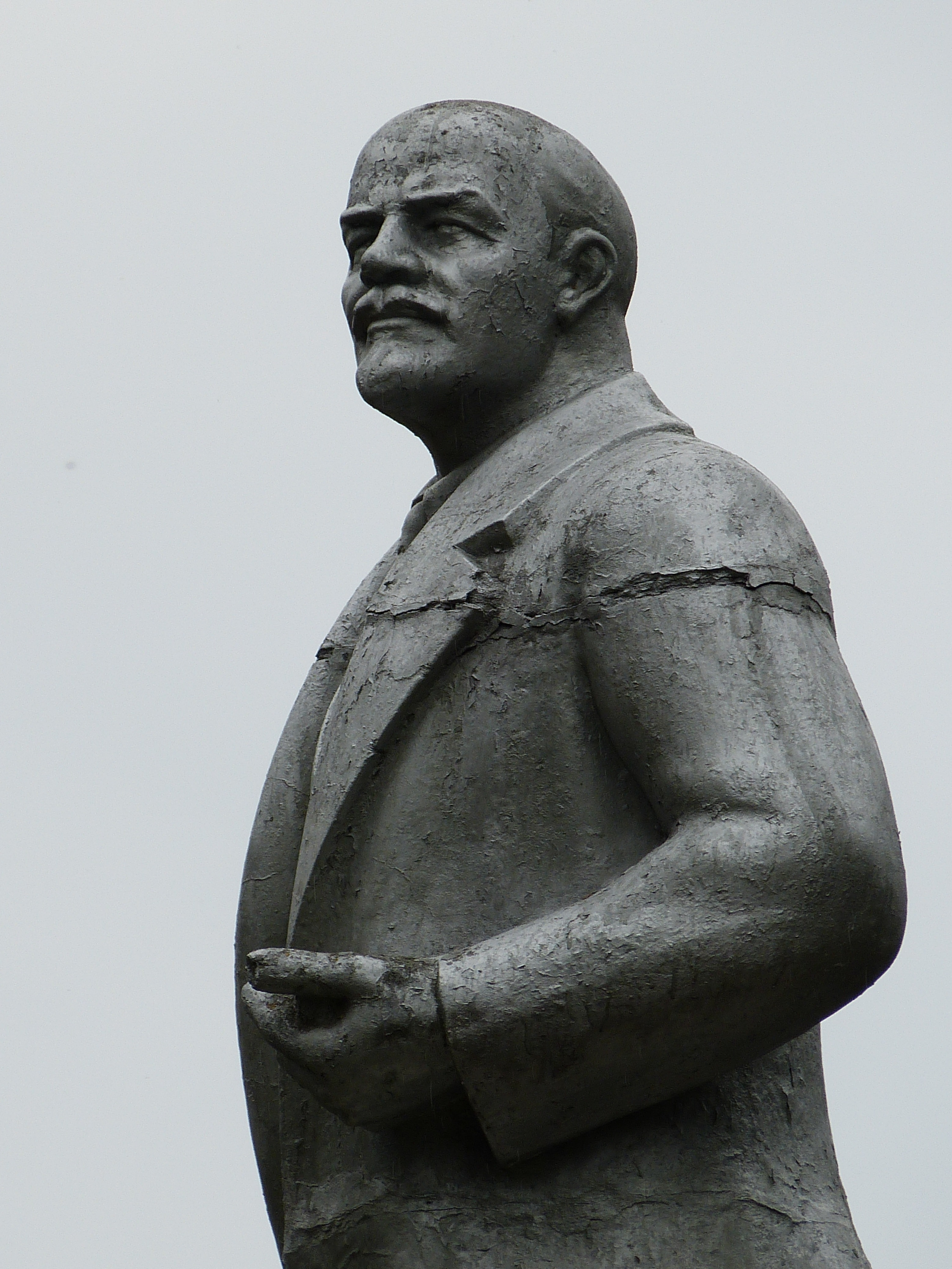 standing man's statue