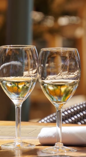 2 clear long stem wine glasses thumbnail