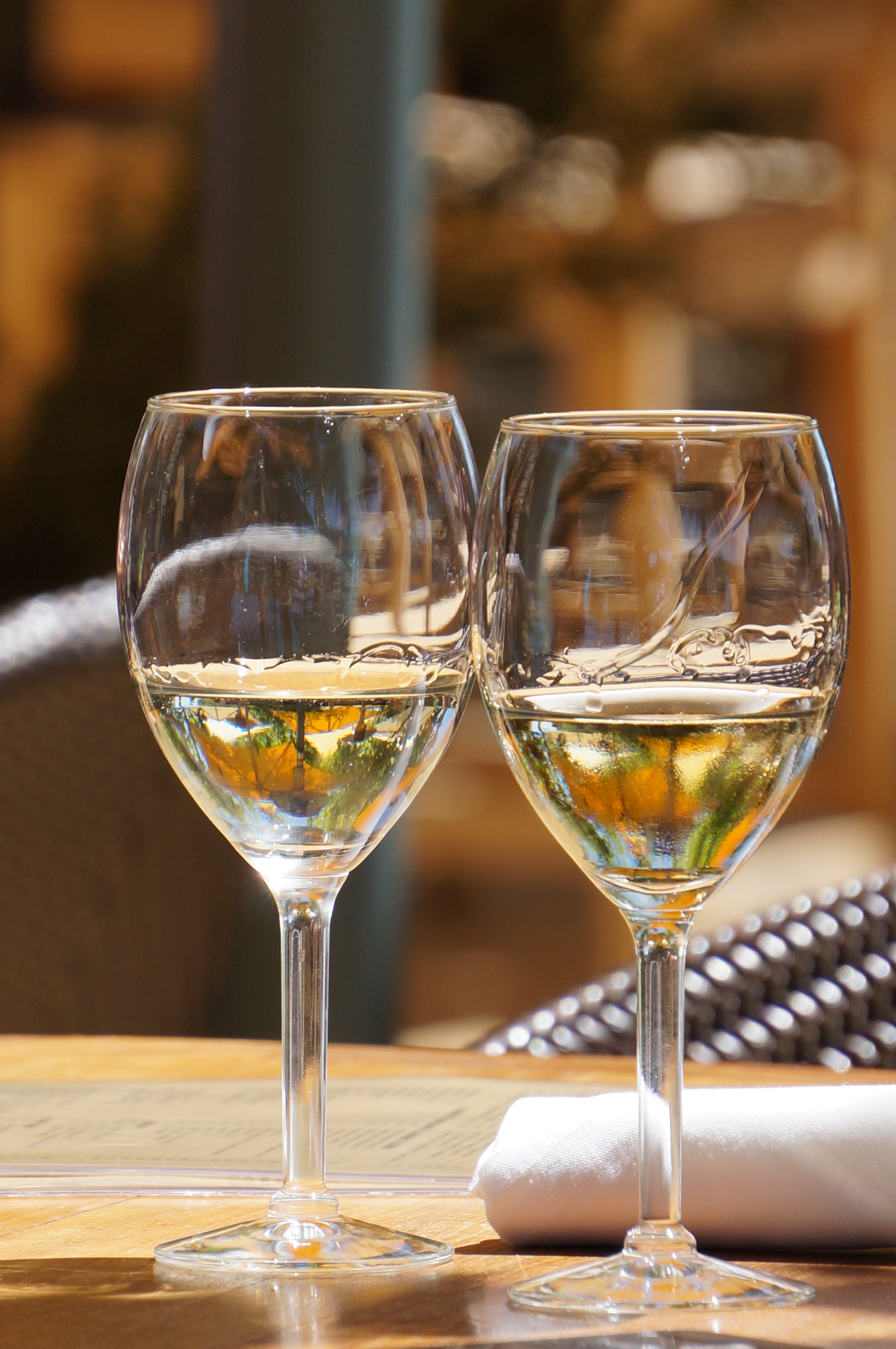 2 clear long stem wine glasses