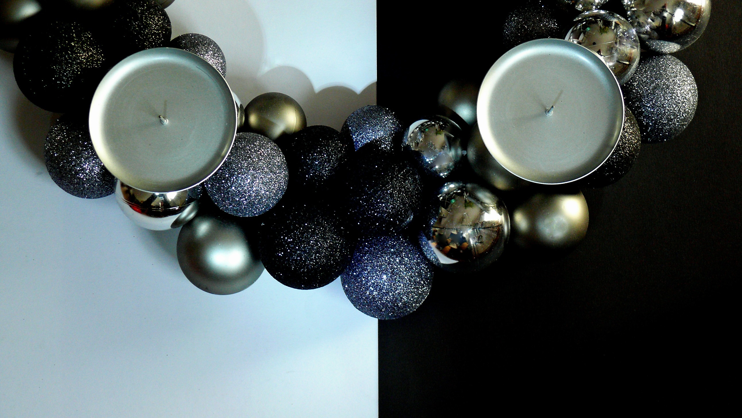black beaded frame gray tealight candle