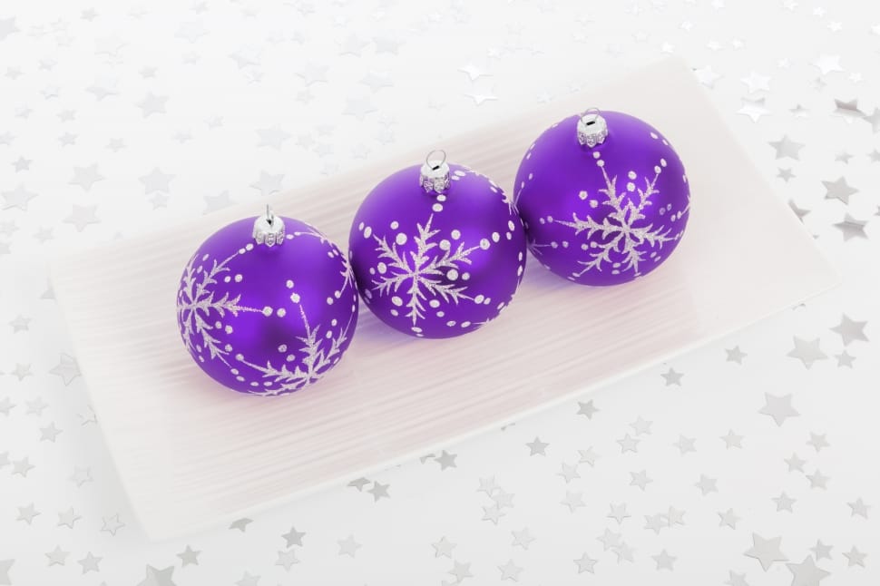 3 green white snowflakes print baubles preview