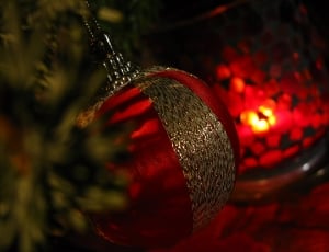 red and black baubles free image | Peakpx