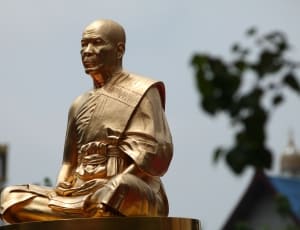 monk sitting statue thumbnail