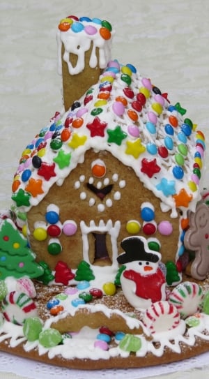 house with nips and sprinkles cookie thumbnail