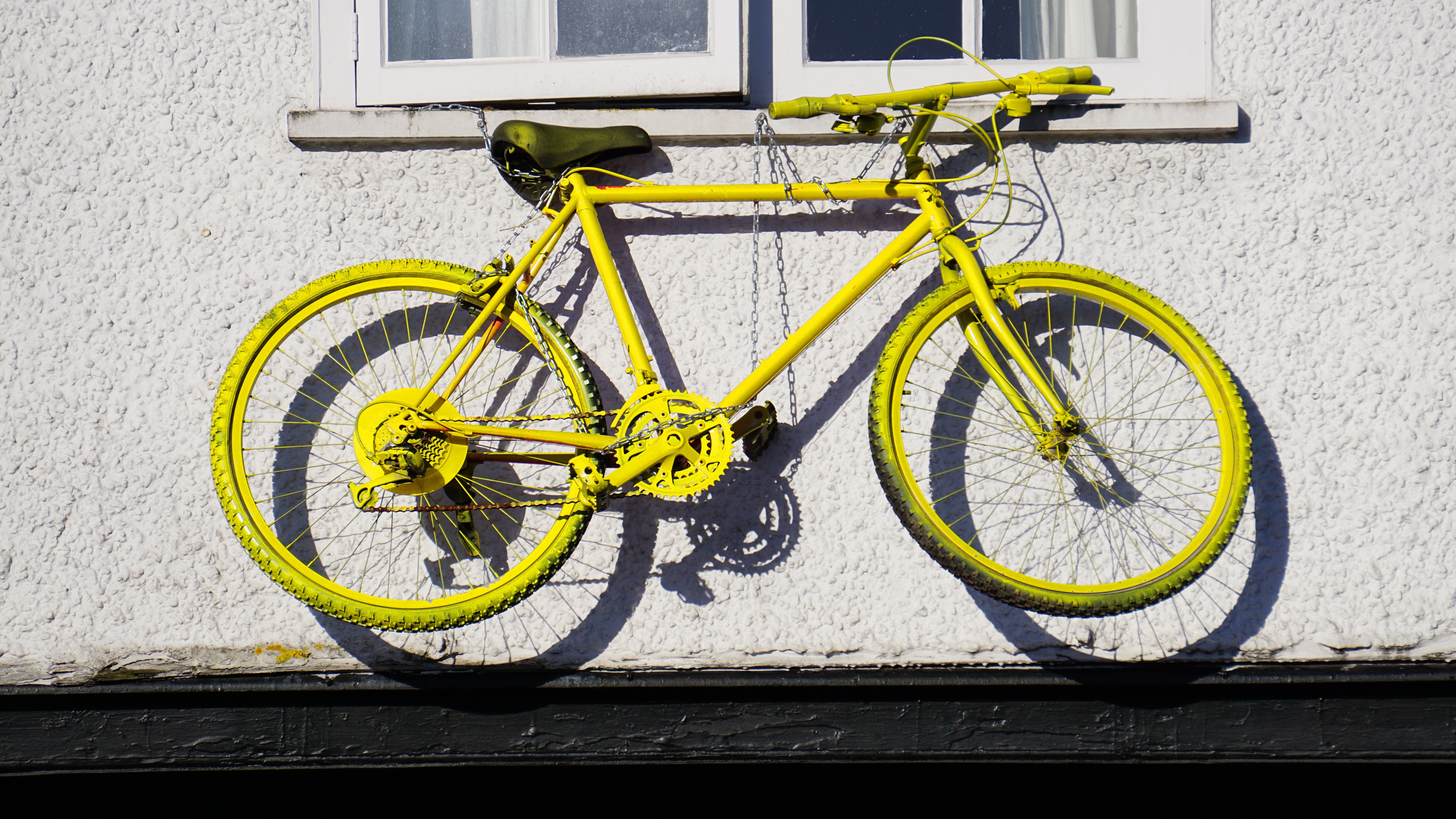 yellow flat-bar road bike