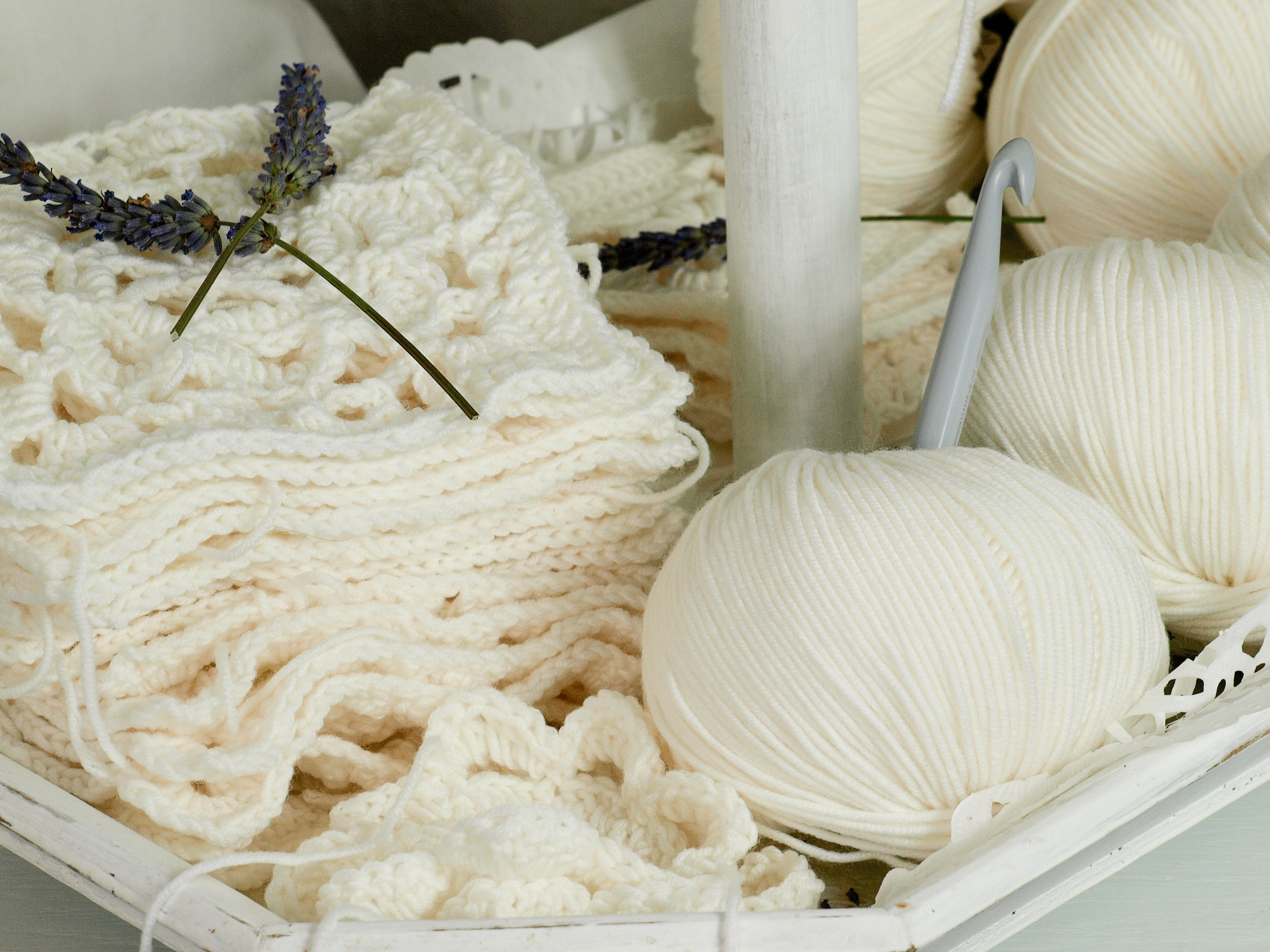 set of white yarn