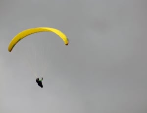 yellow paraglider thumbnail