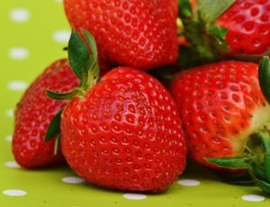 strawberry fruits thumbnail