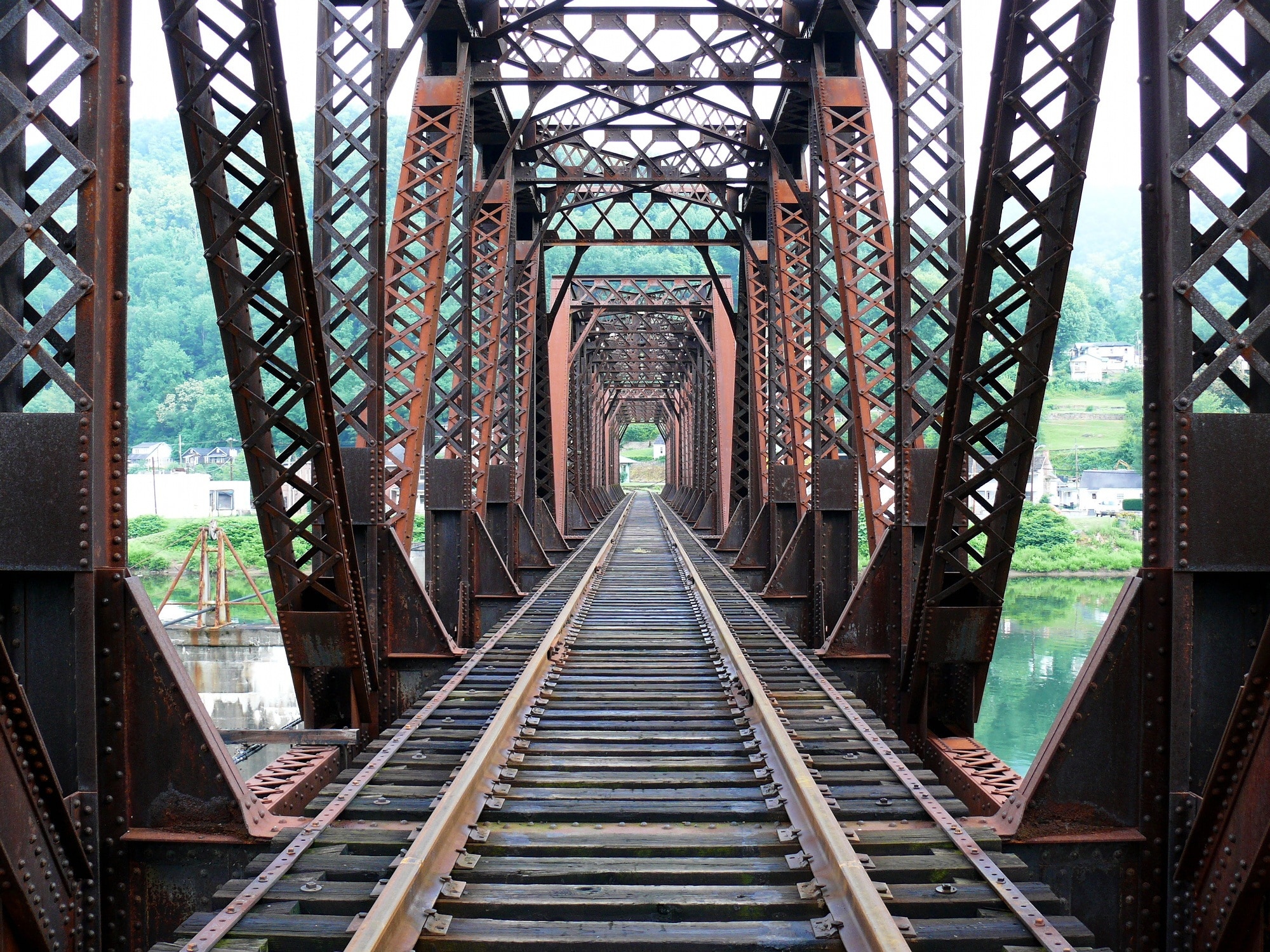 Подошва моста. Железнодорожный мост Цинлун. Двухпутный ЖД мост. Сабуровские железнодорожные мосты. Железнодорожный мост Хамм.