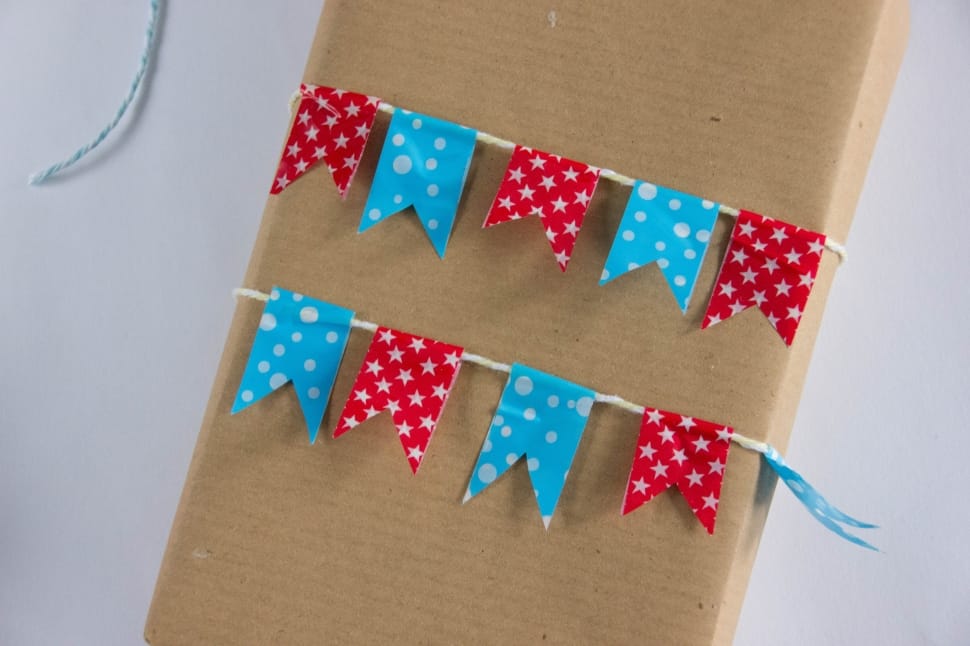 red and blue stars party favors preview