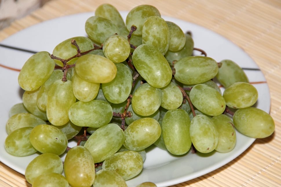 green grapes and white plate preview