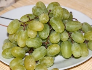 green grapes and white plate thumbnail