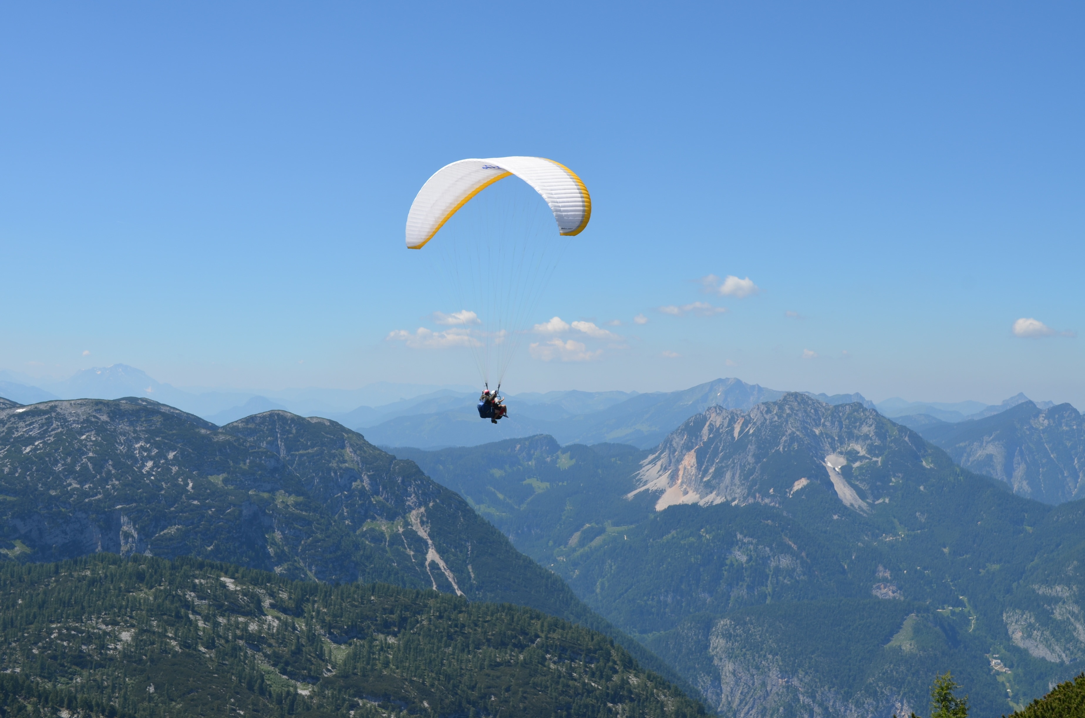 paragliding man at daytime