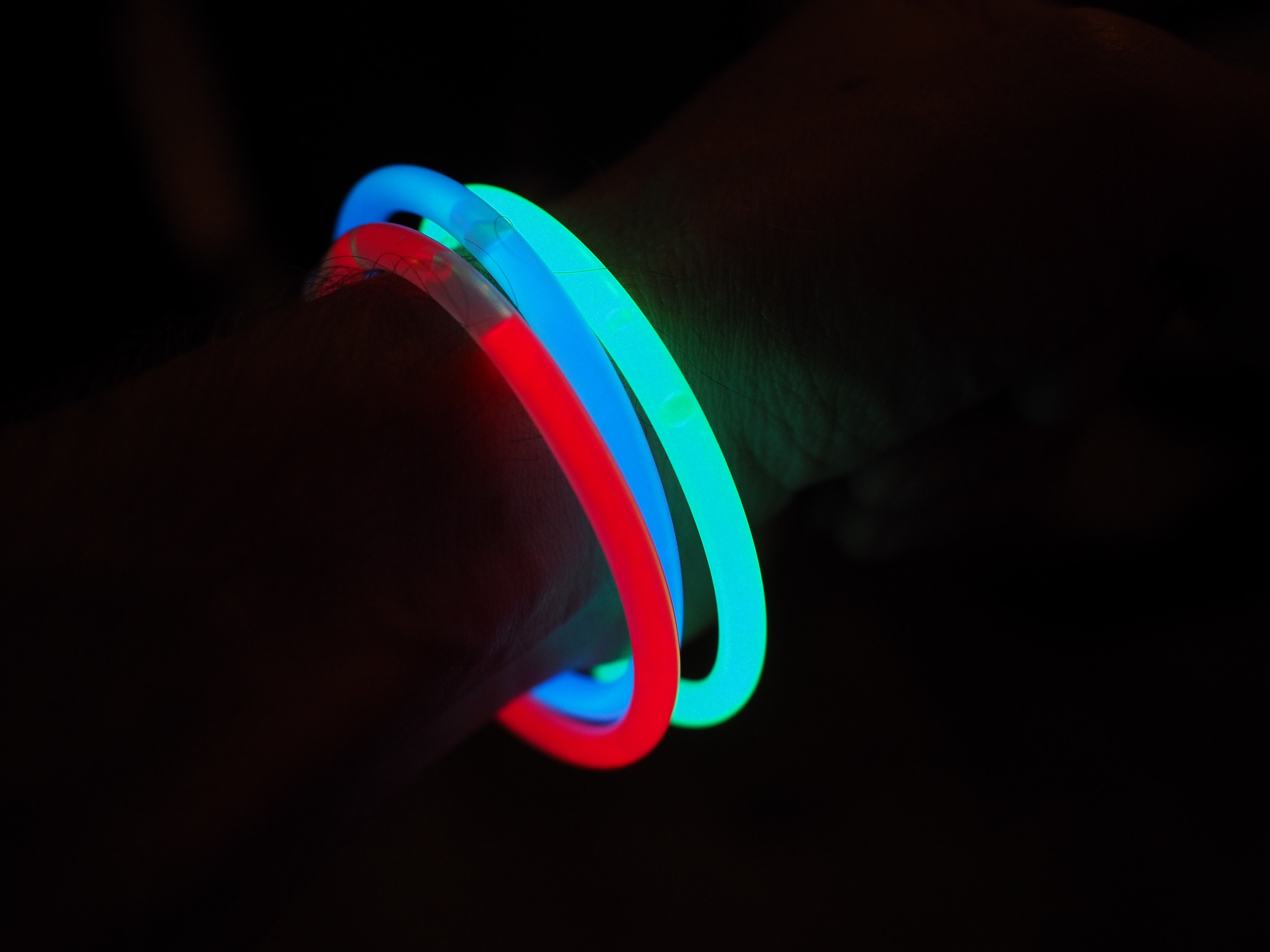 3 luminous silicone bands