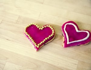 pink heart shaped cookies thumbnail
