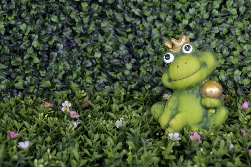 green ceramic frog standee preview