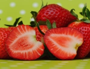 red strawberrys thumbnail